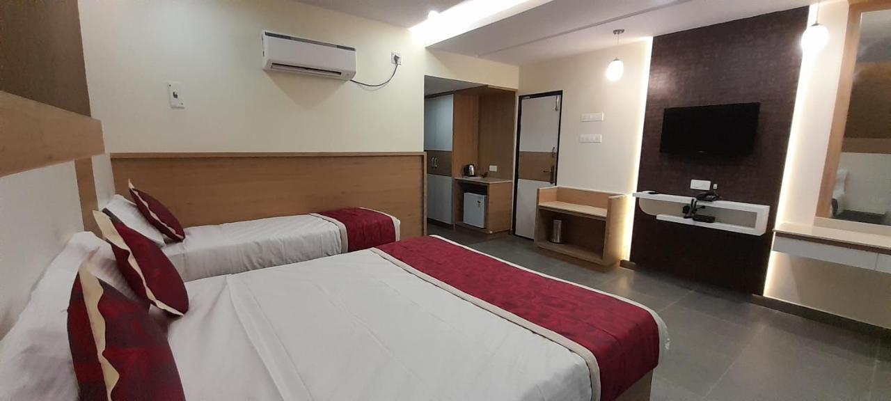 Hotel Golden Sand Велангани Екстериор снимка
